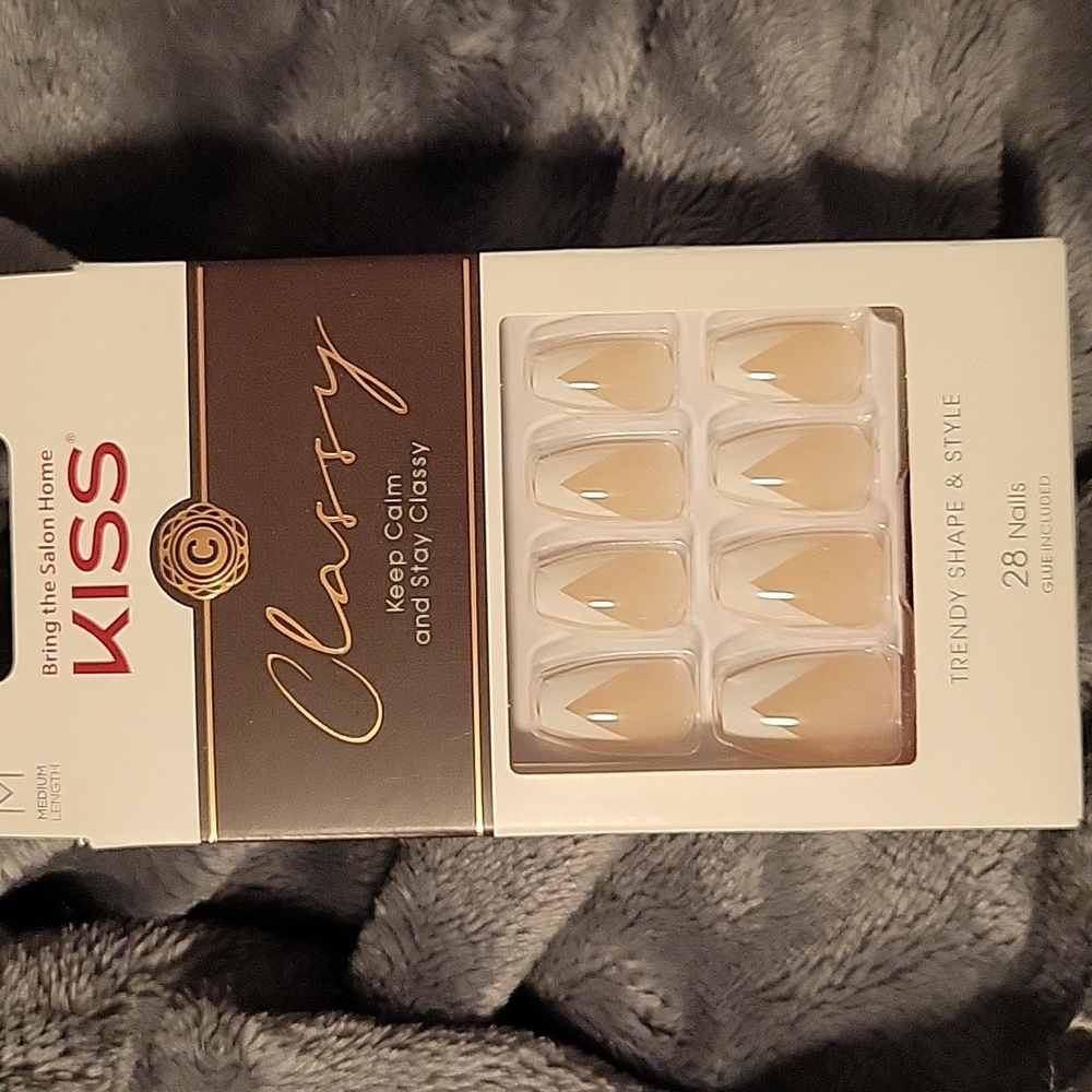 Set of 3 NIP press on/glue on nails med length - Picture 3 of 4